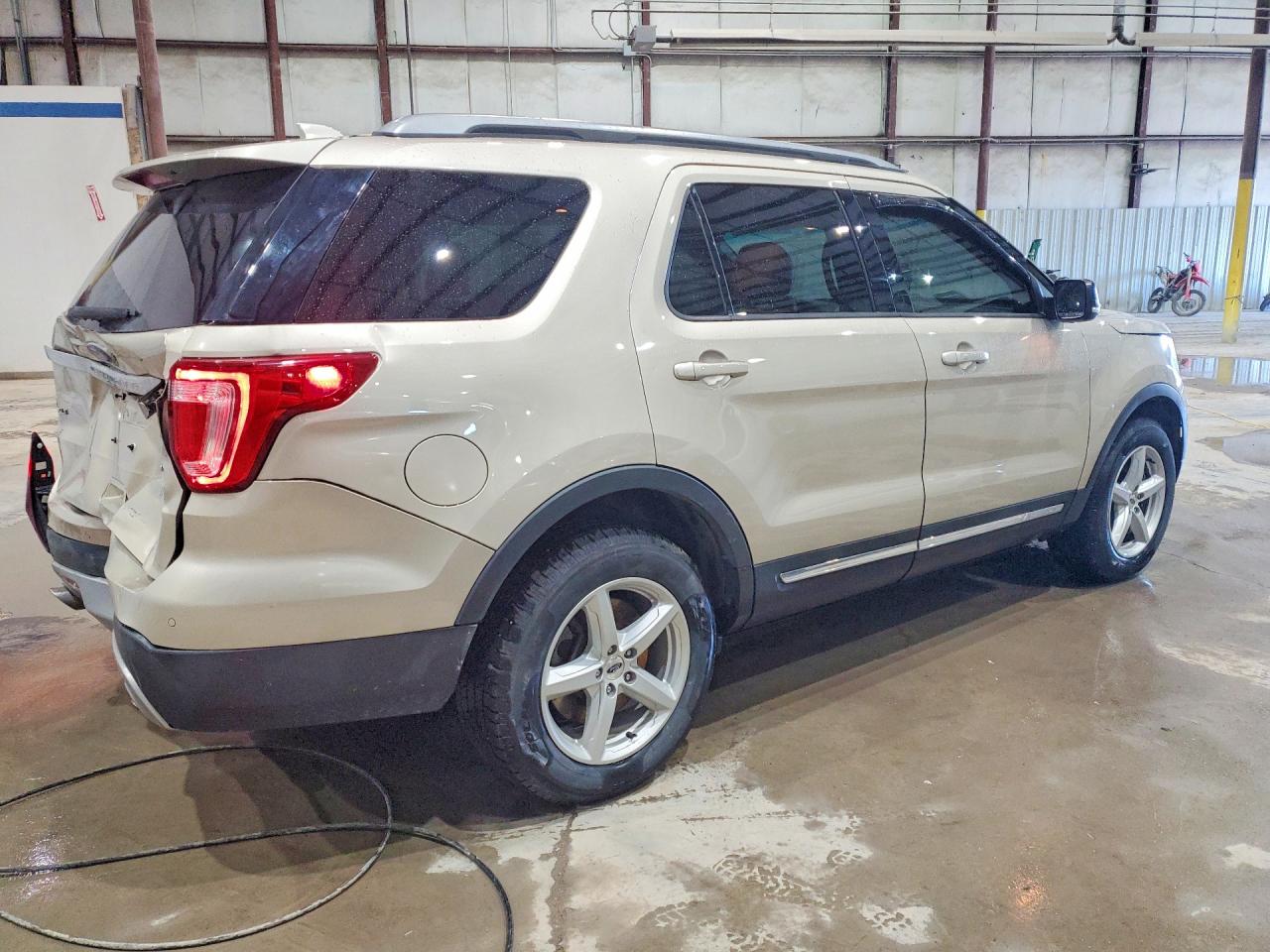 2017 FORD EXPLORER XLT photo 7