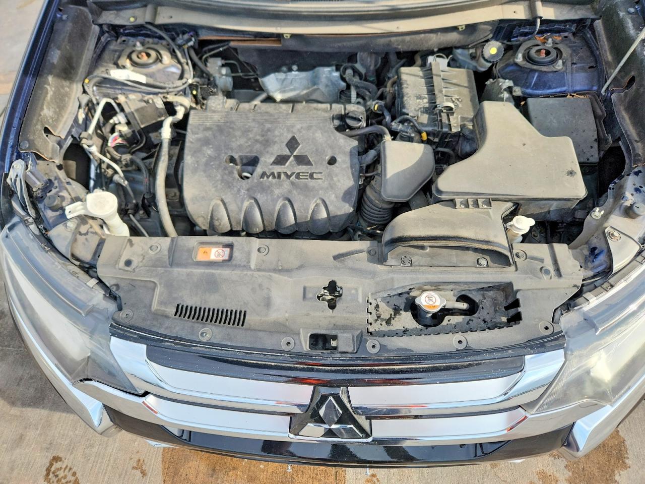 2018 MITSUBISHI OUTLANDER ES photo 12
