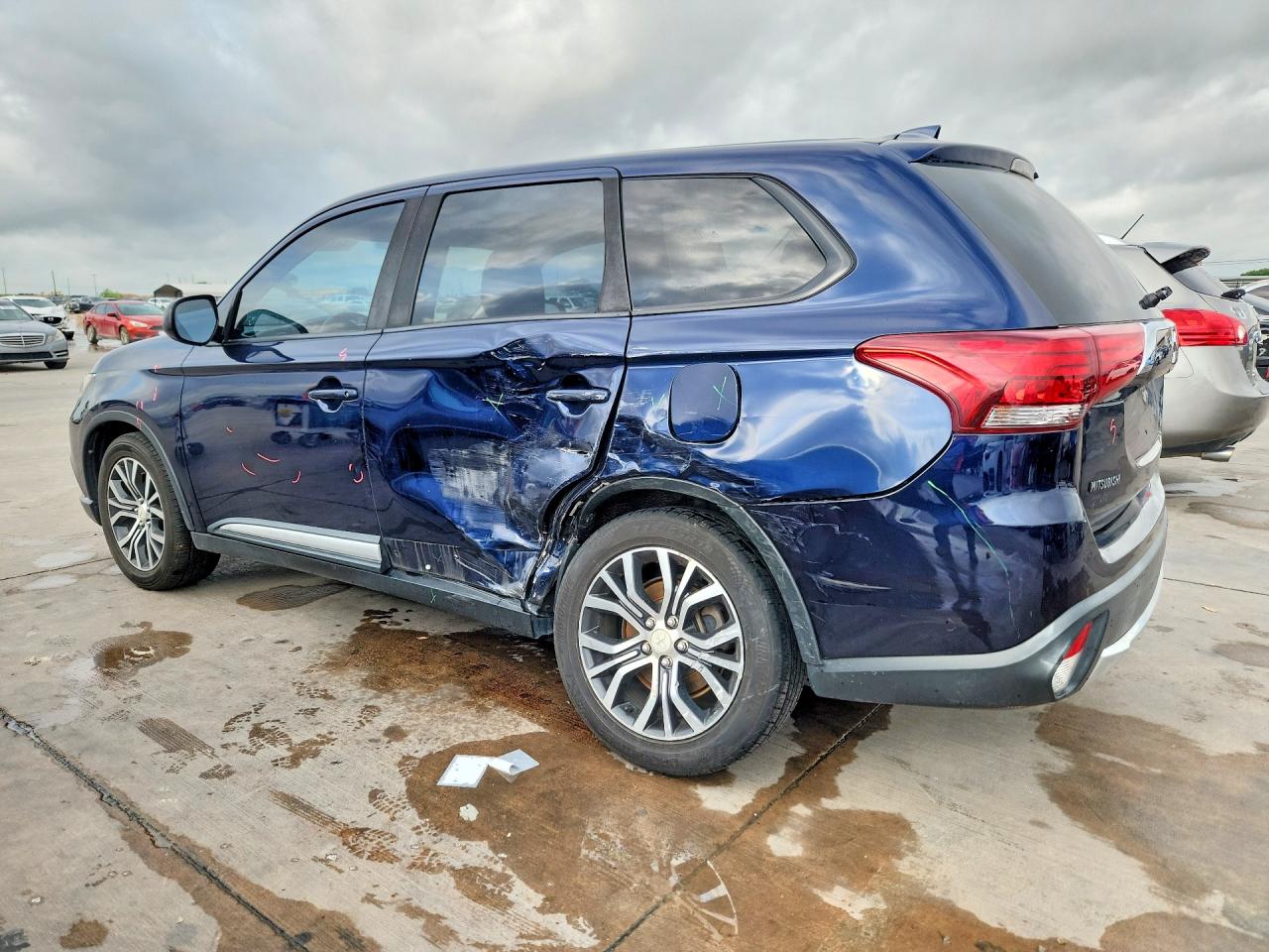 2018 MITSUBISHI OUTLANDER ES photo 2