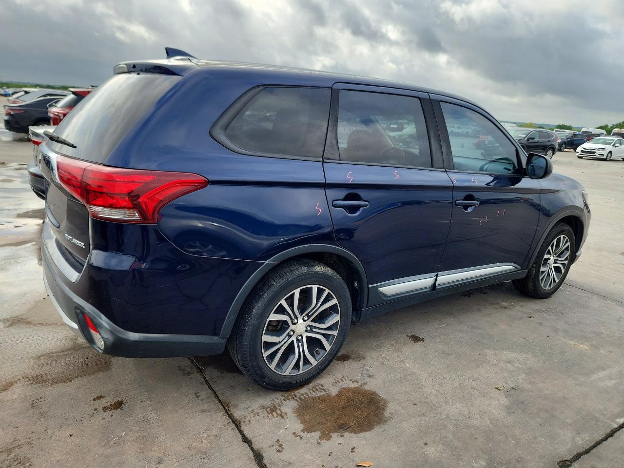2018 MITSUBISHI OUTLANDER ES photo 3