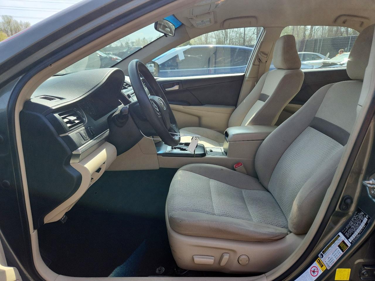 2014 TOYOTA CAMRY LE photo 13