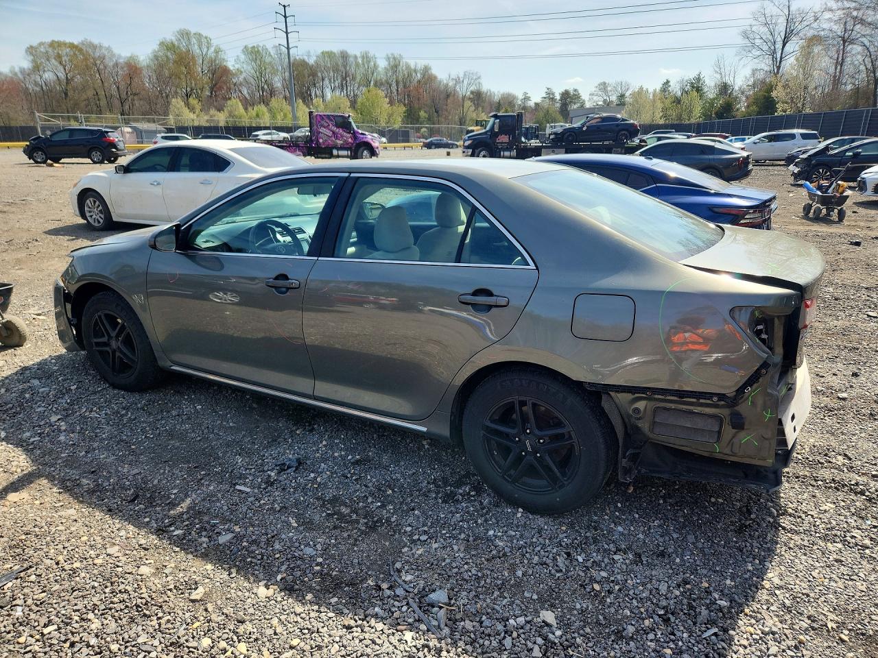 2014 TOYOTA CAMRY LE photo 3