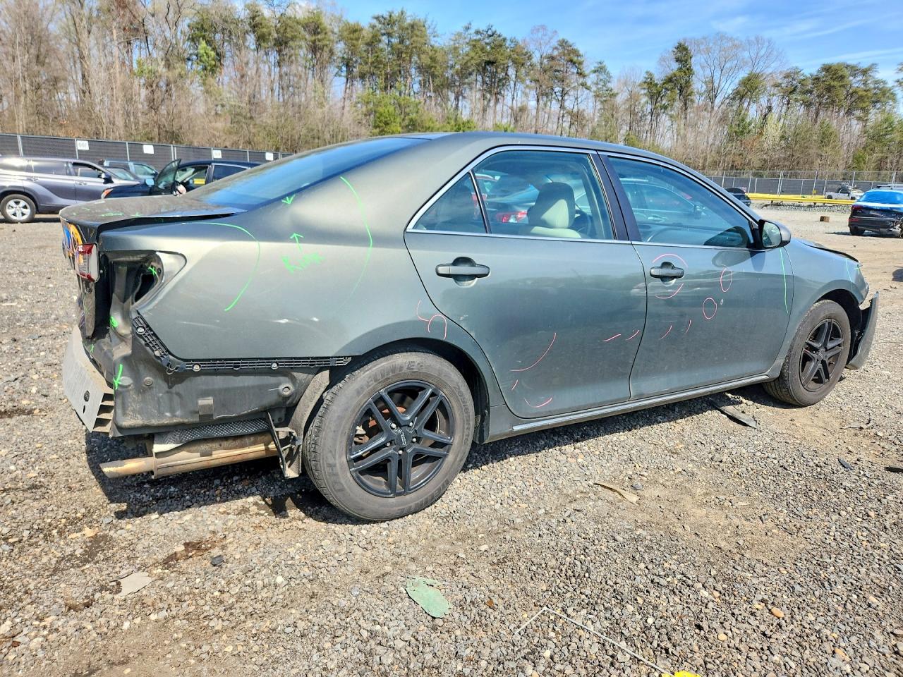 2014 TOYOTA CAMRY LE photo 5