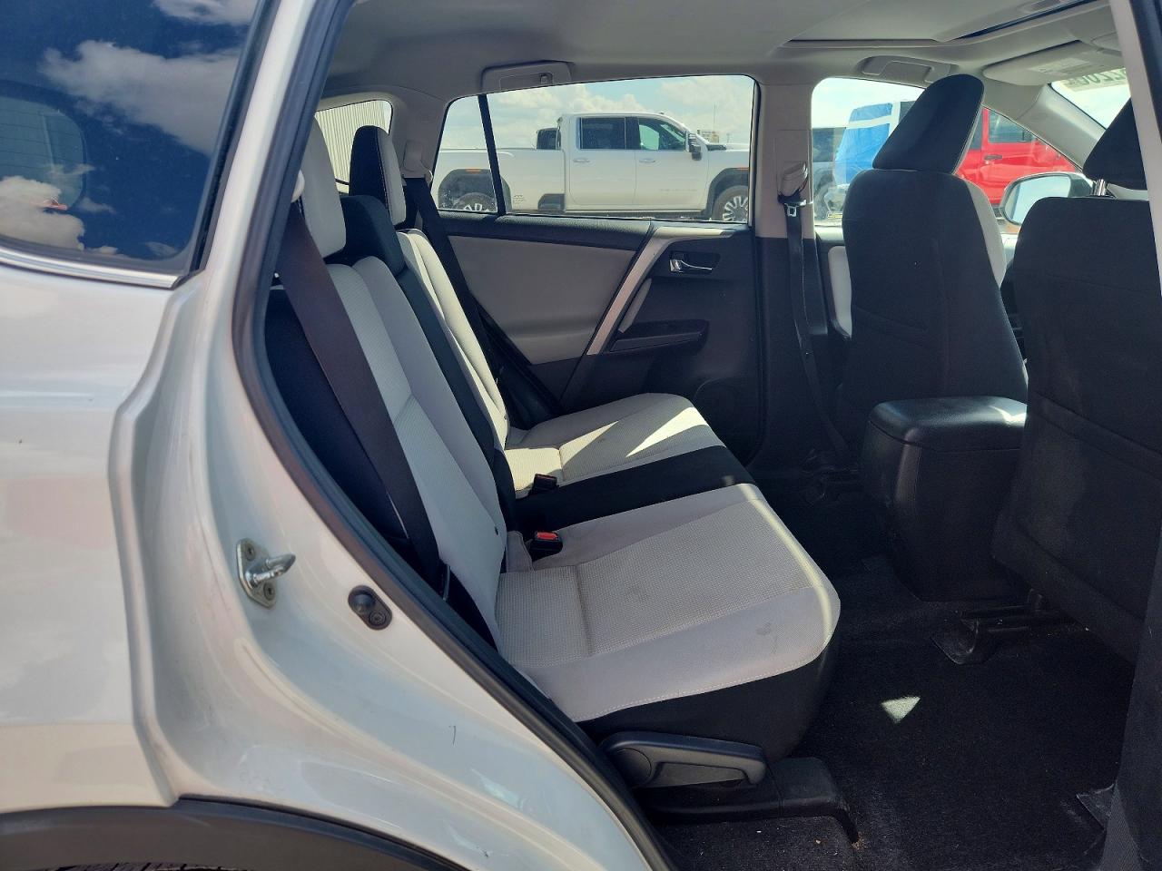 2016 TOYOTA RAV4 XLE photo 21