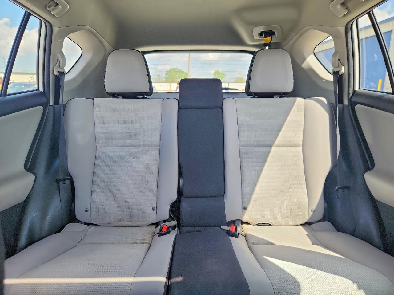 2016 TOYOTA RAV4 XLE photo 19