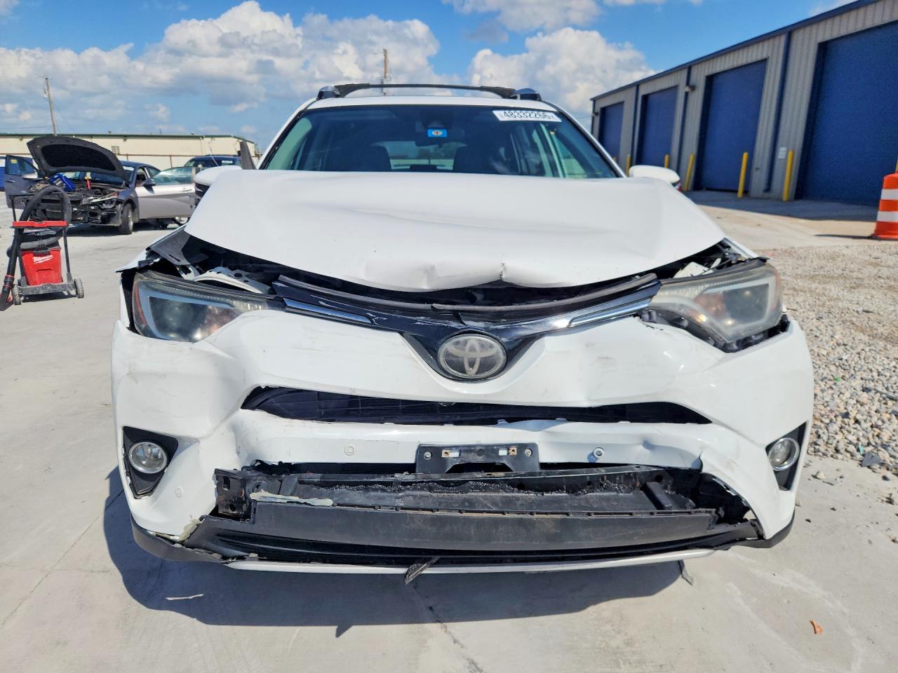 2016 TOYOTA RAV4 XLE photo 9