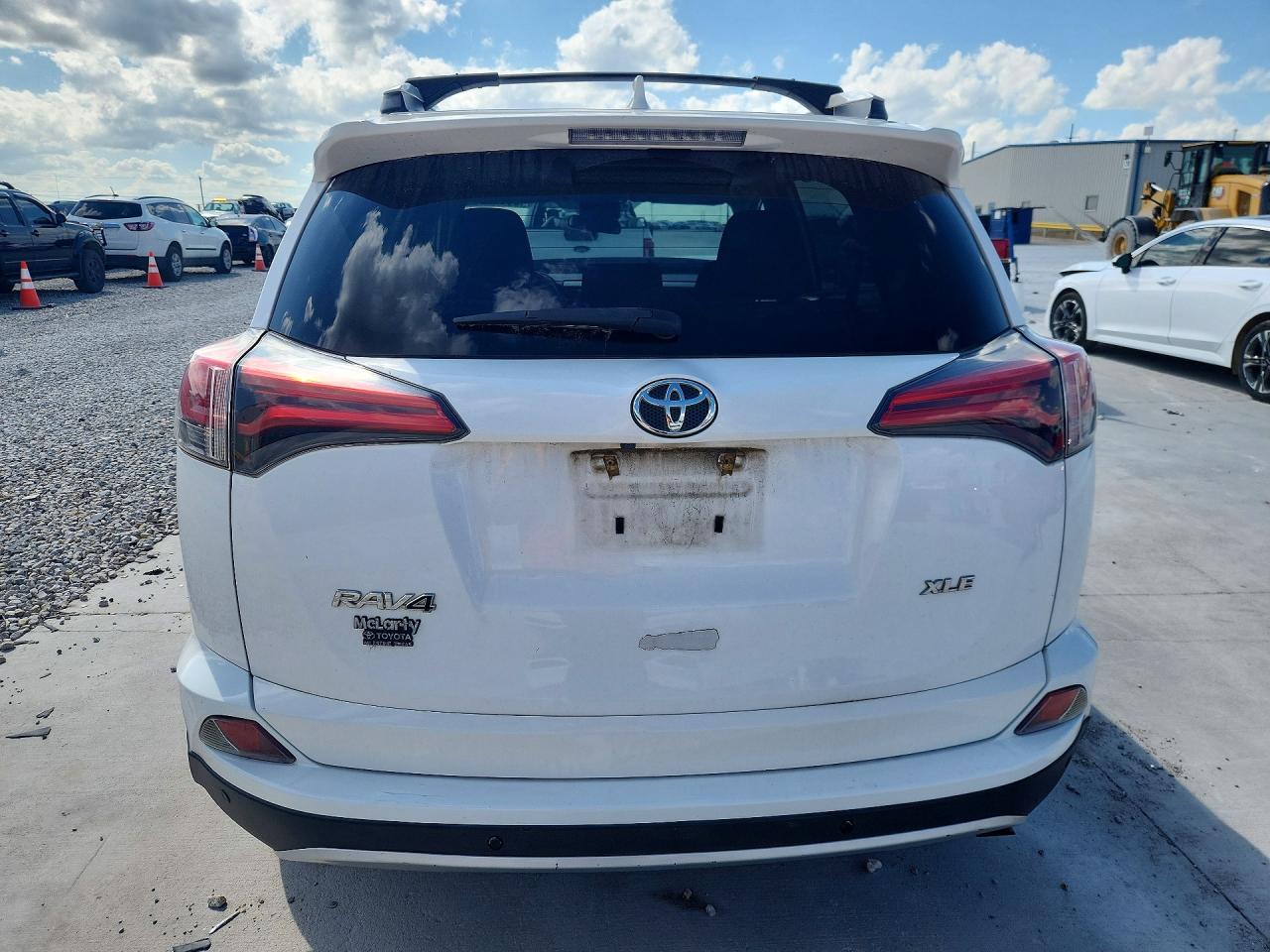 2016 TOYOTA RAV4 XLE photo 11