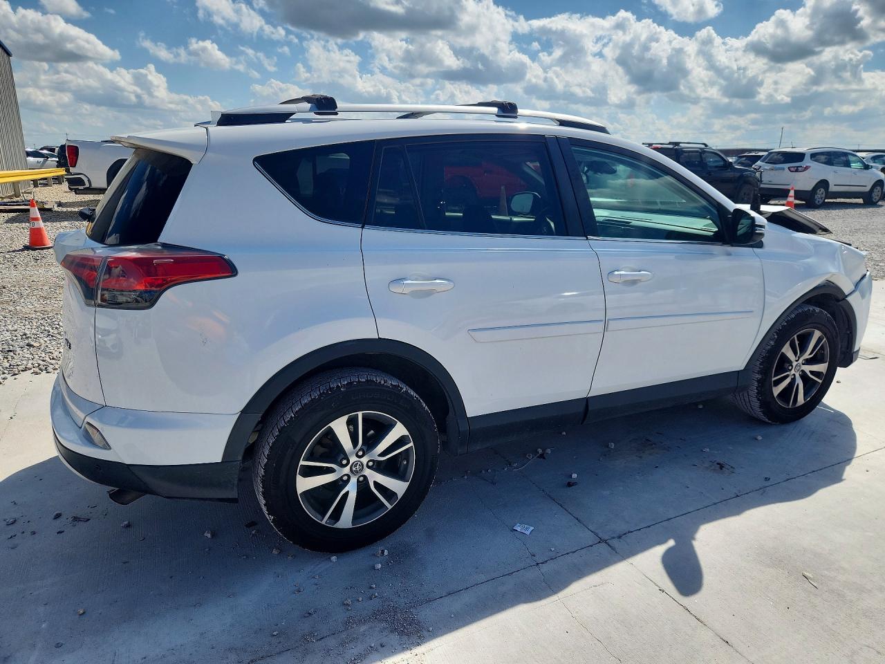 2016 TOYOTA RAV4 XLE photo 5