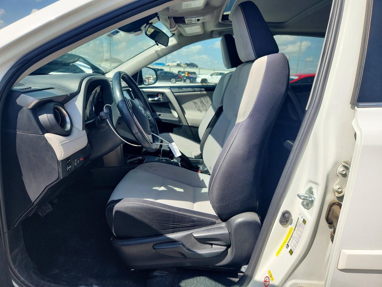 2016 TOYOTA RAV4 XLE photo 13
