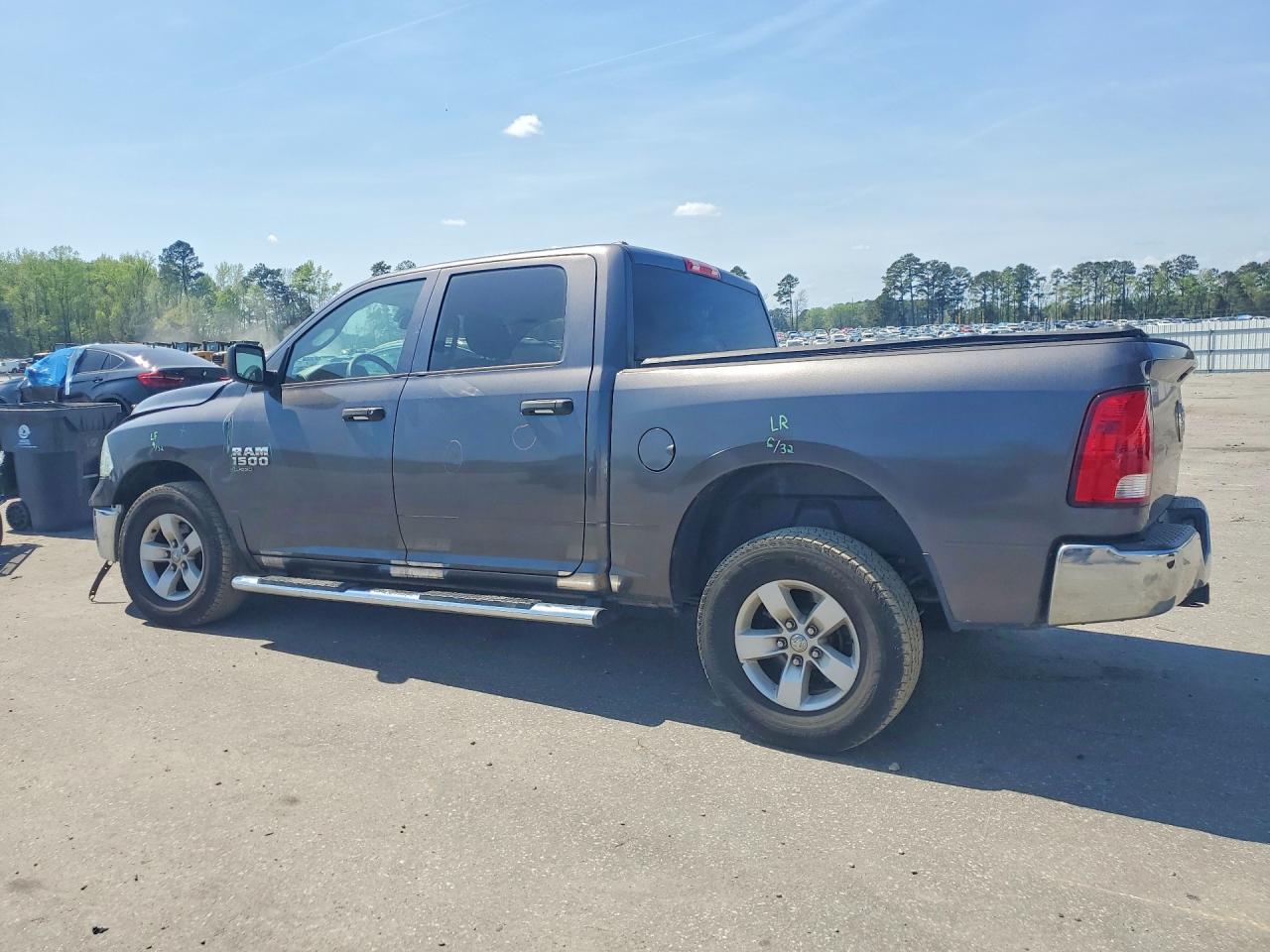 2019 RAM 1500 CLASSIC TRADESMAN photo 3