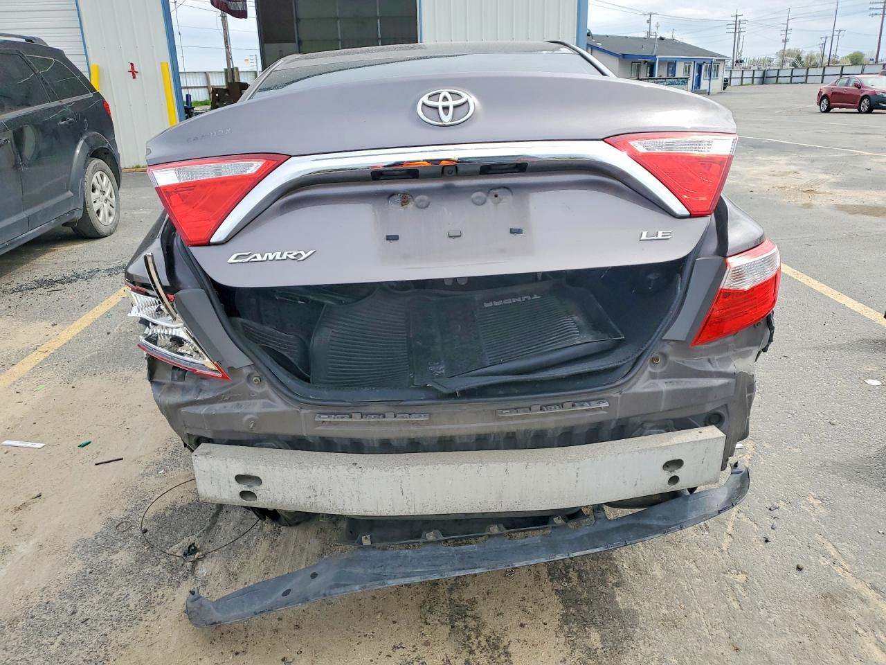 2015 TOYOTA CAMRY LE photo 11