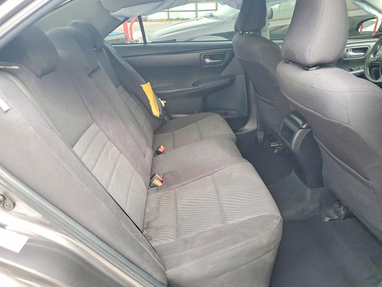 2015 TOYOTA CAMRY LE photo 19