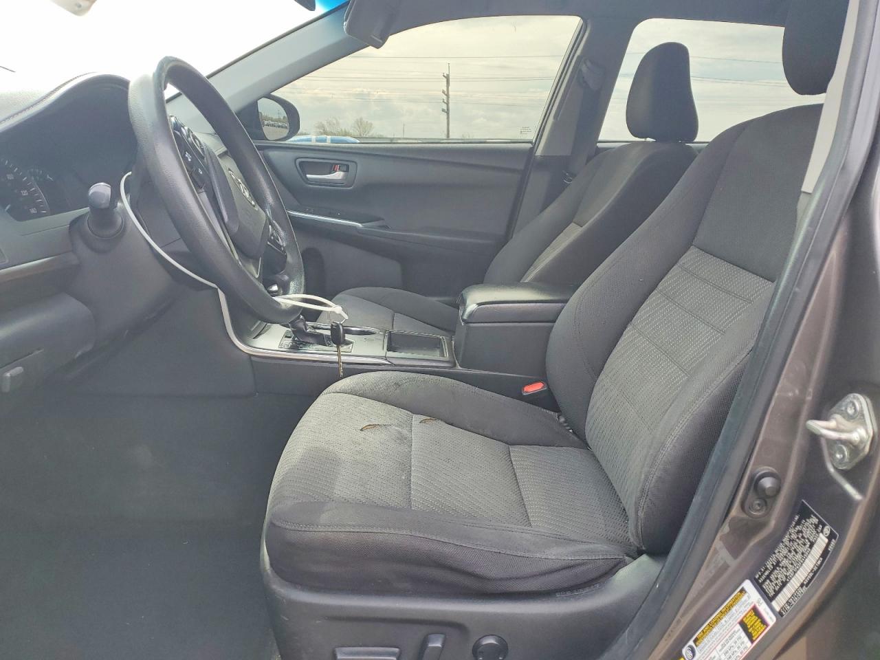 2015 TOYOTA CAMRY LE photo 13
