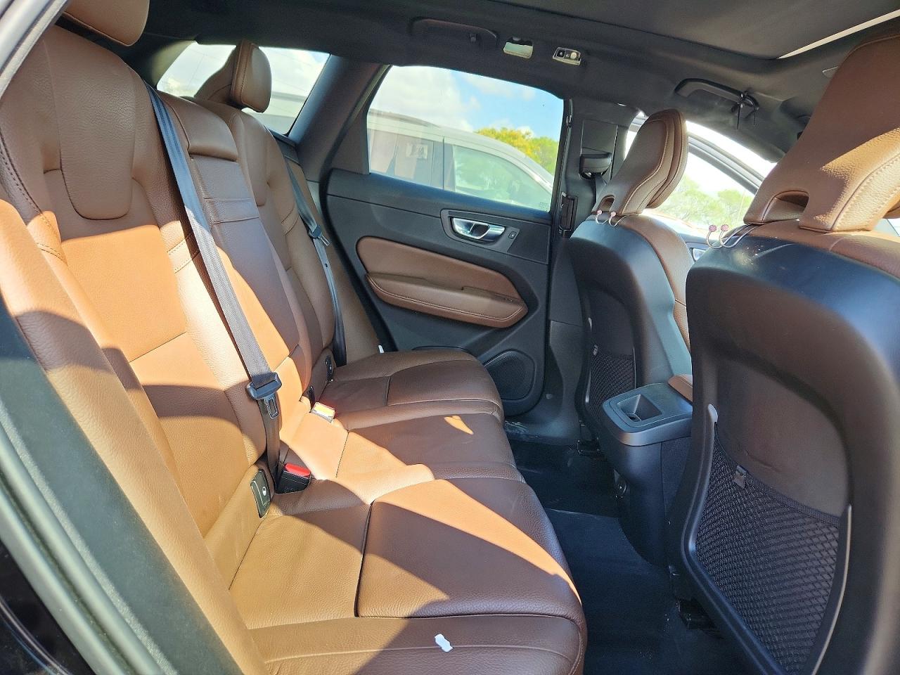 2021 VOLVO XC60 T5 MOMENTUM photo 21