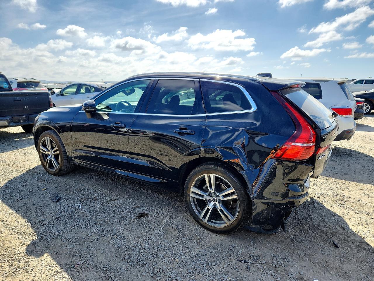 2021 VOLVO XC60 T5 MOMENTUM photo 3