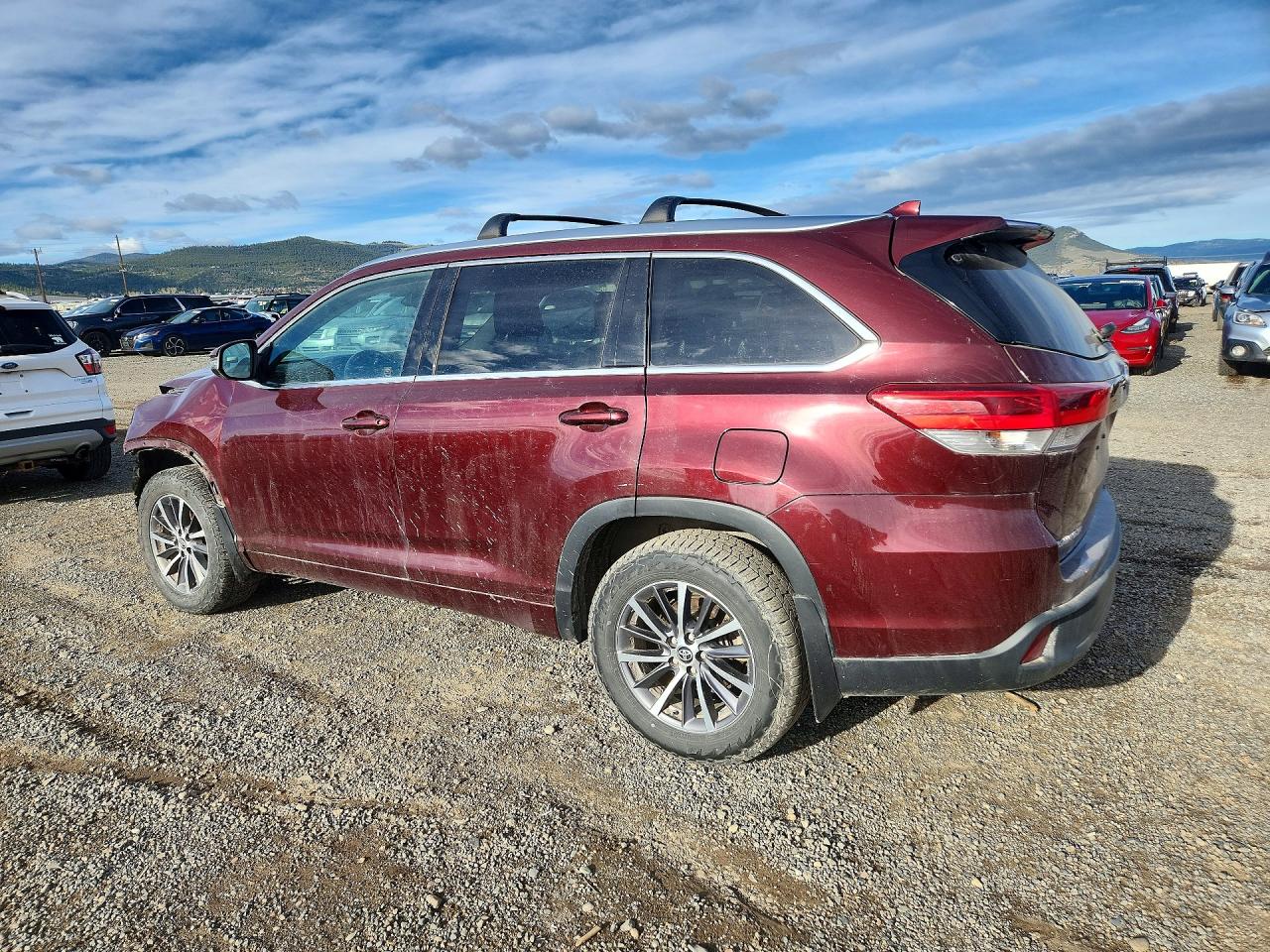 2017 TOYOTA HIGHLANDER XLE photo 3
