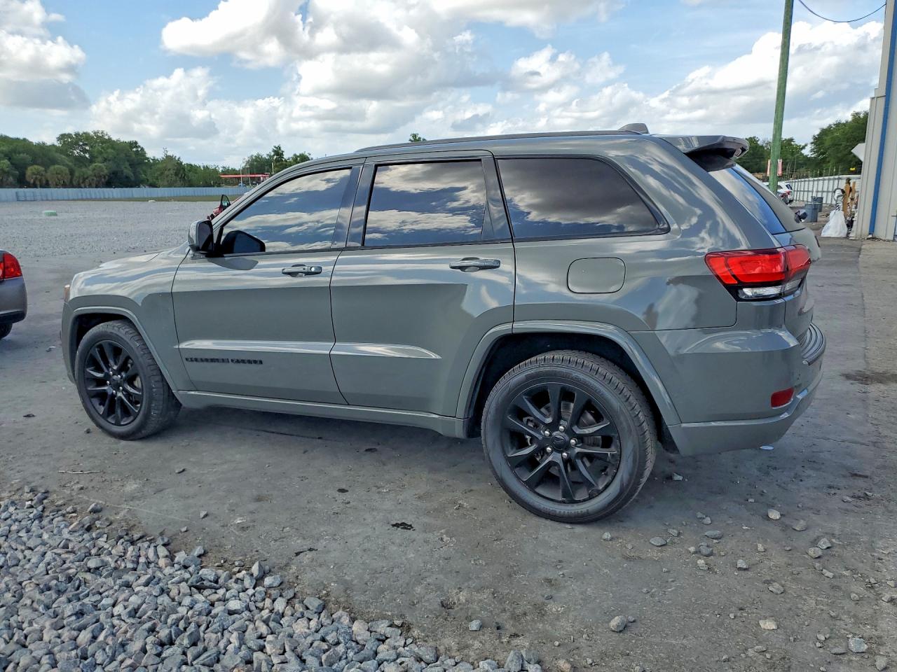 2019 JEEP GRAND CHEROKEE LAREDO photo 3