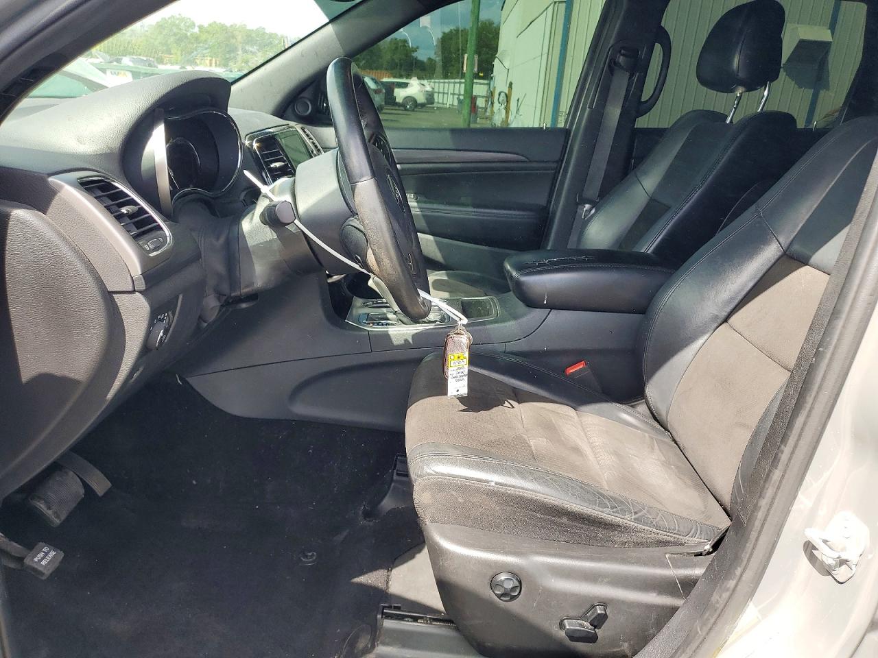 2019 JEEP GRAND CHEROKEE LAREDO photo 13