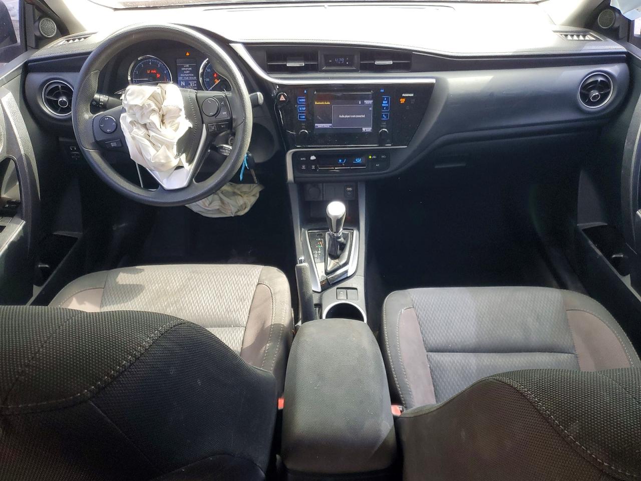 2017 TOYOTA COROLLA LE photo 8
