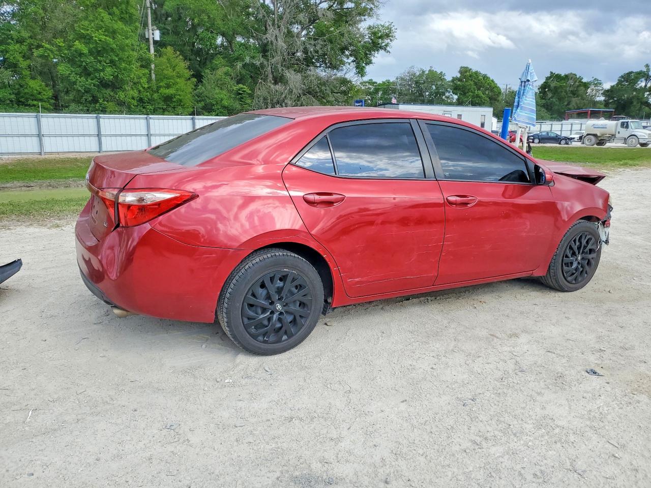 2017 TOYOTA COROLLA LE photo 3