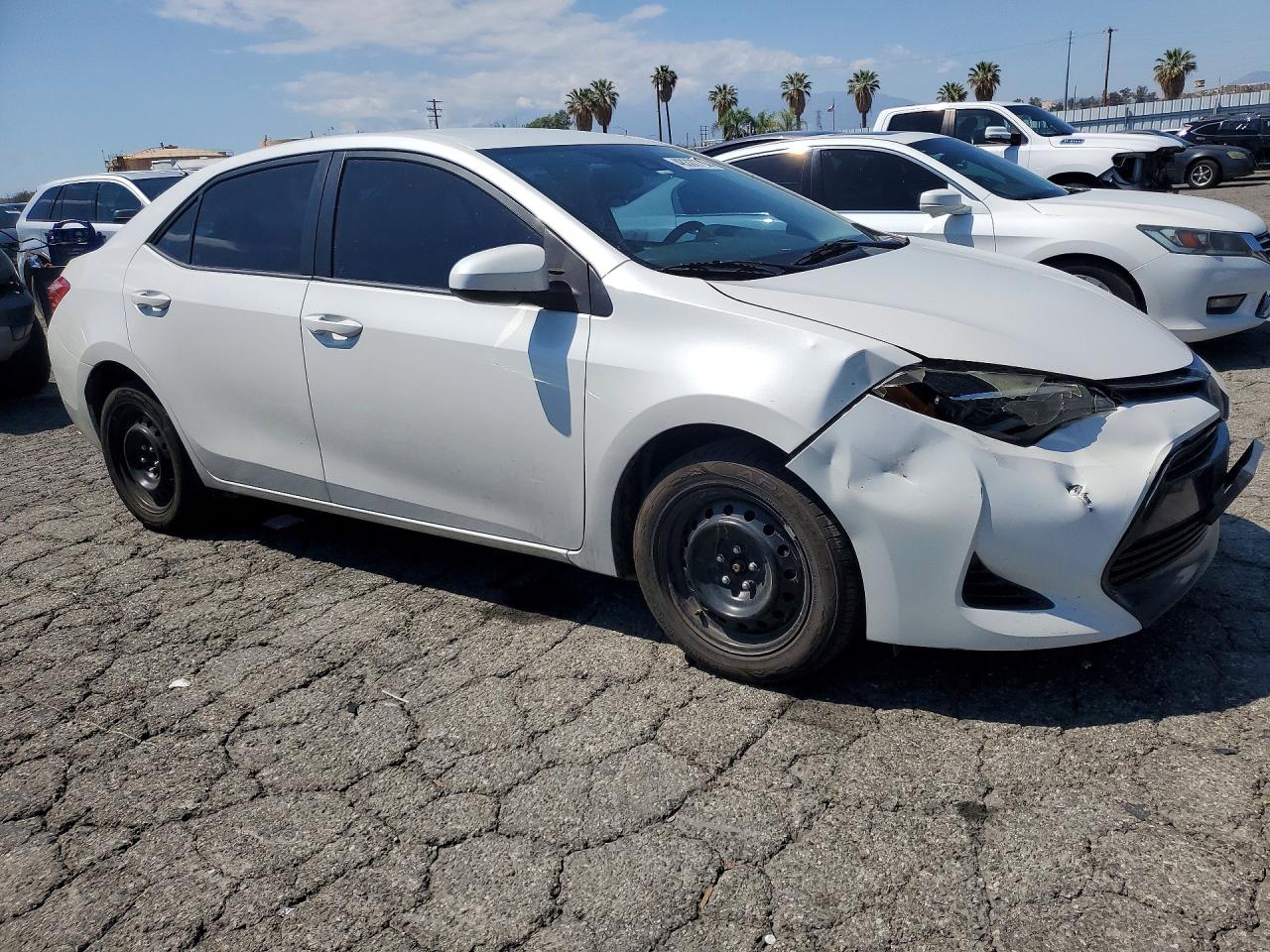2018 TOYOTA COROLLA LE photo 4