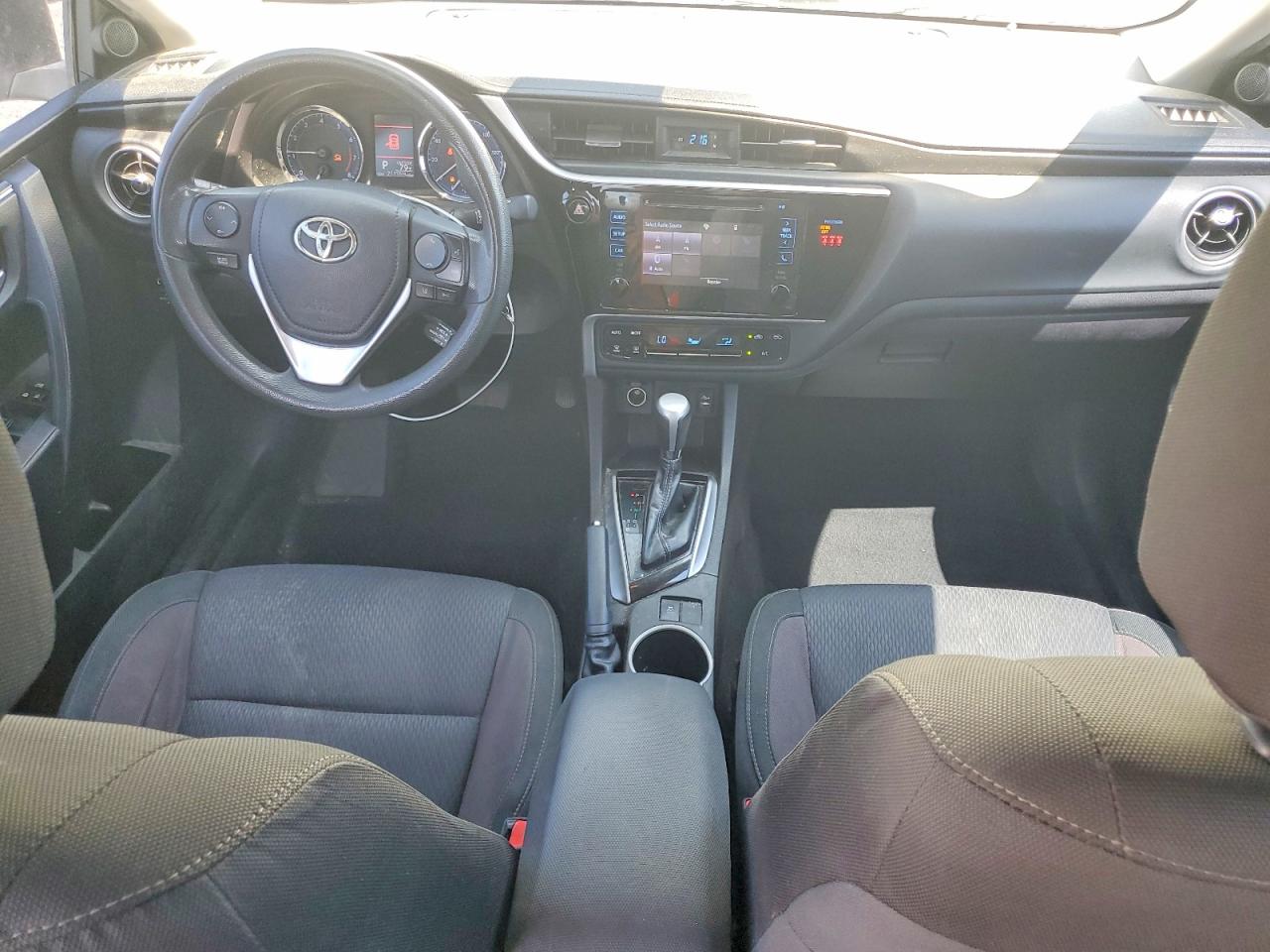 2018 TOYOTA COROLLA LE photo 8