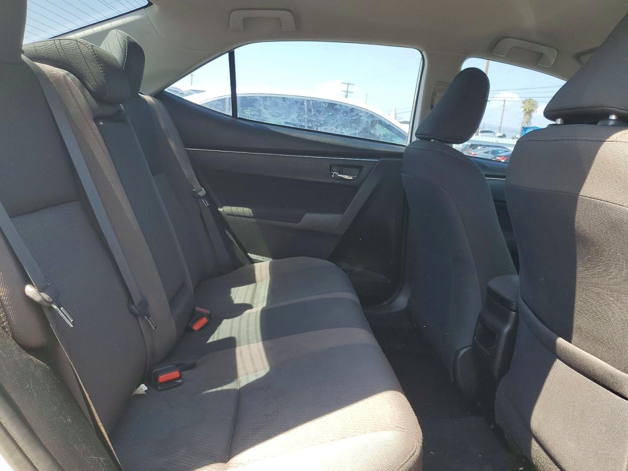 2018 TOYOTA COROLLA LE photo 10