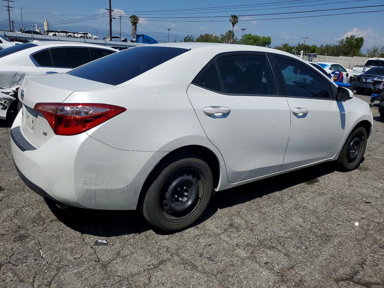 2018 TOYOTA COROLLA LE photo 3