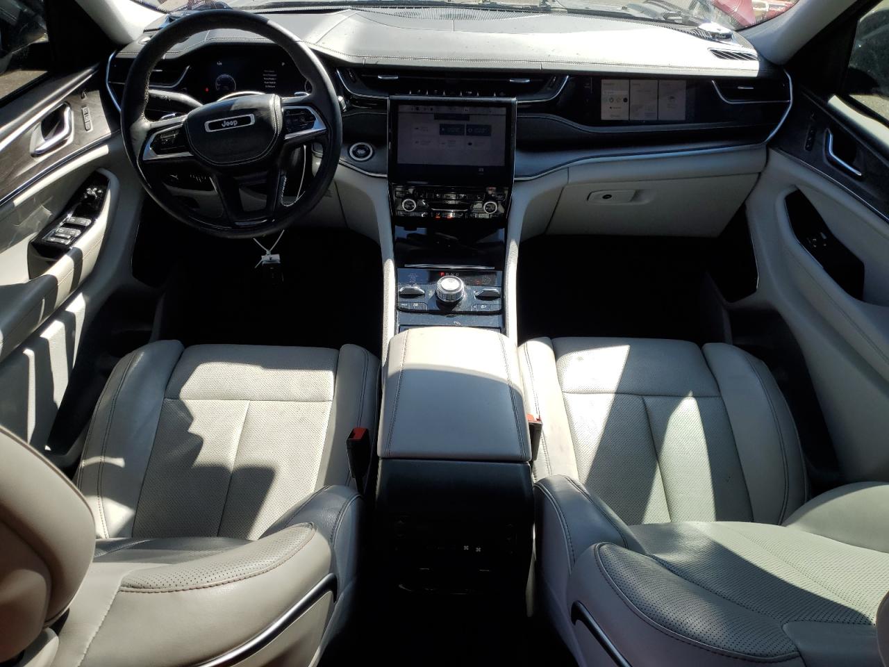 2022 JEEP GRAND CHEROKEE OVERLAND photo 22