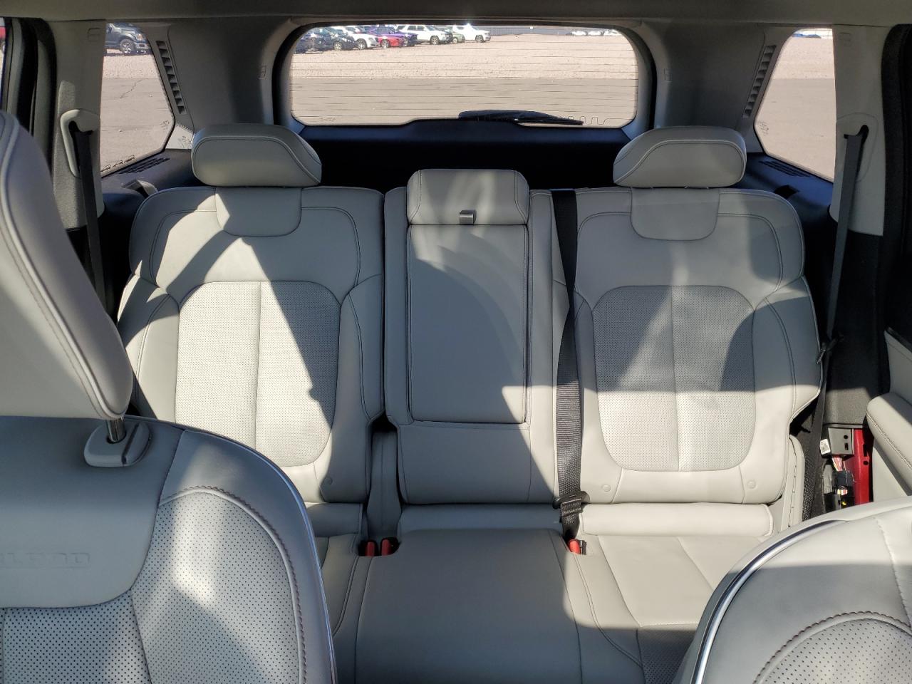 2022 JEEP GRAND CHEROKEE OVERLAND photo 28