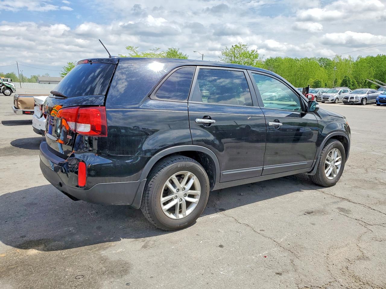 2015 KIA SORENTO LX photo 5