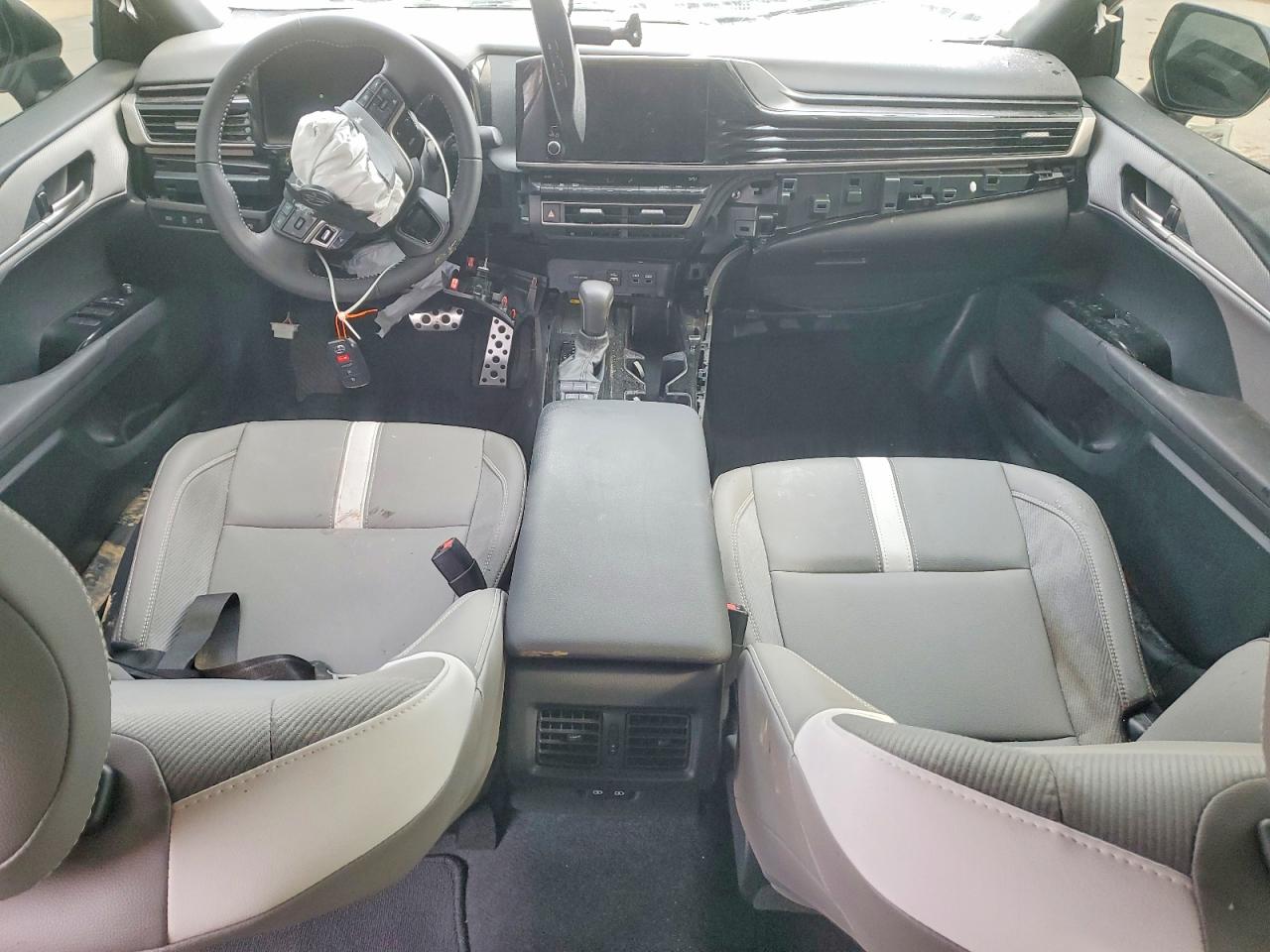 2025 TOYOTA CAMRY SE photo 15