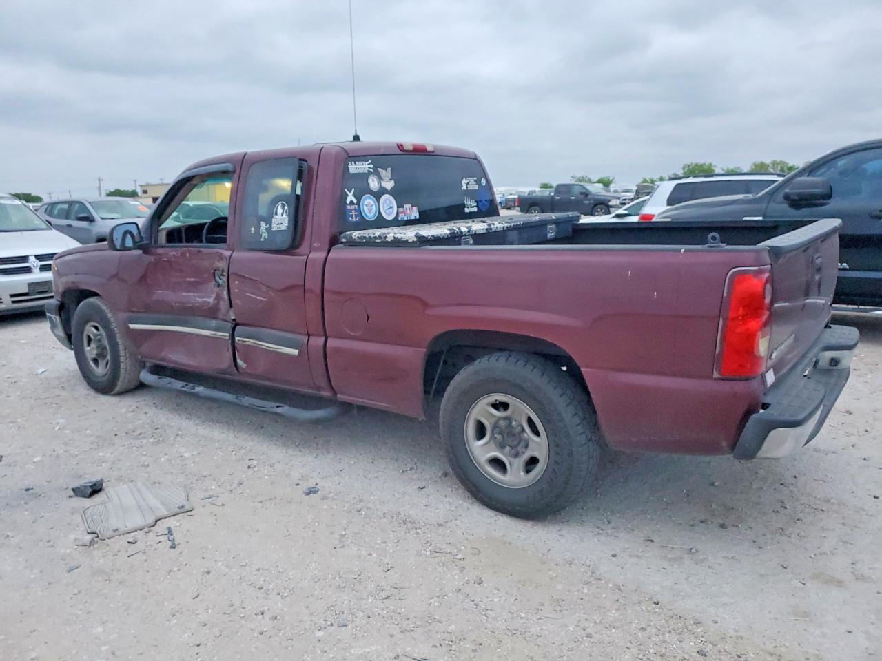 2003 CHEVROLET SILVERADO C1500 photo 2