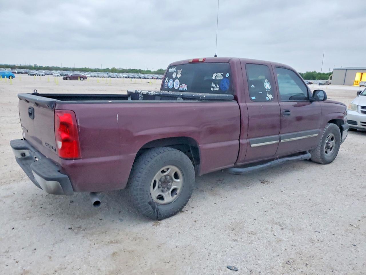 2003 CHEVROLET SILVERADO C1500 photo 3