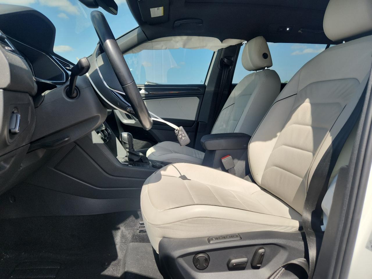 2020 VOLKSWAGEN TIGUAN SEL PREMIUM R-LINE photo 13