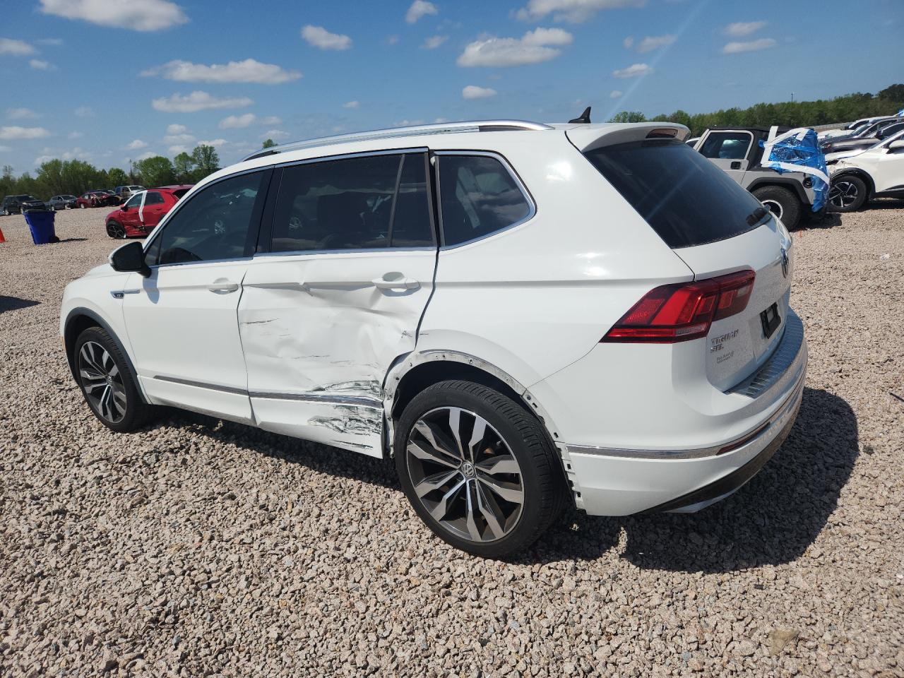 2020 VOLKSWAGEN TIGUAN SEL PREMIUM R-LINE photo 3