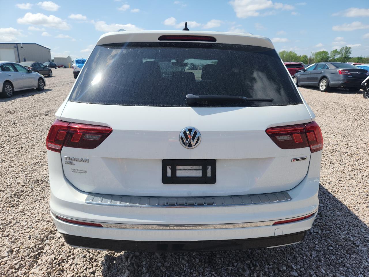2020 VOLKSWAGEN TIGUAN SEL PREMIUM R-LINE photo 11