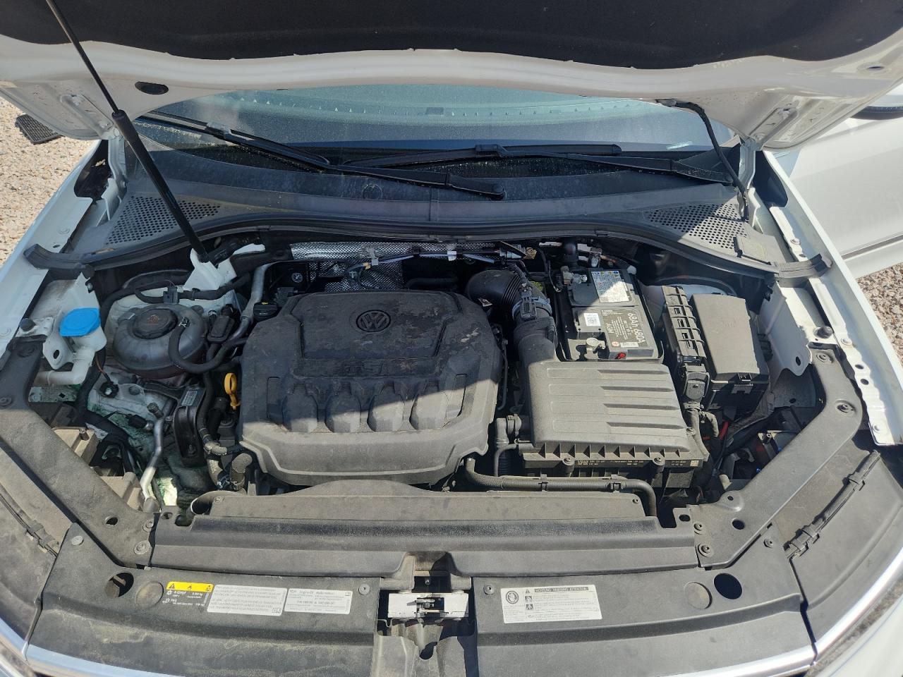 2020 VOLKSWAGEN TIGUAN SEL PREMIUM R-LINE photo 23