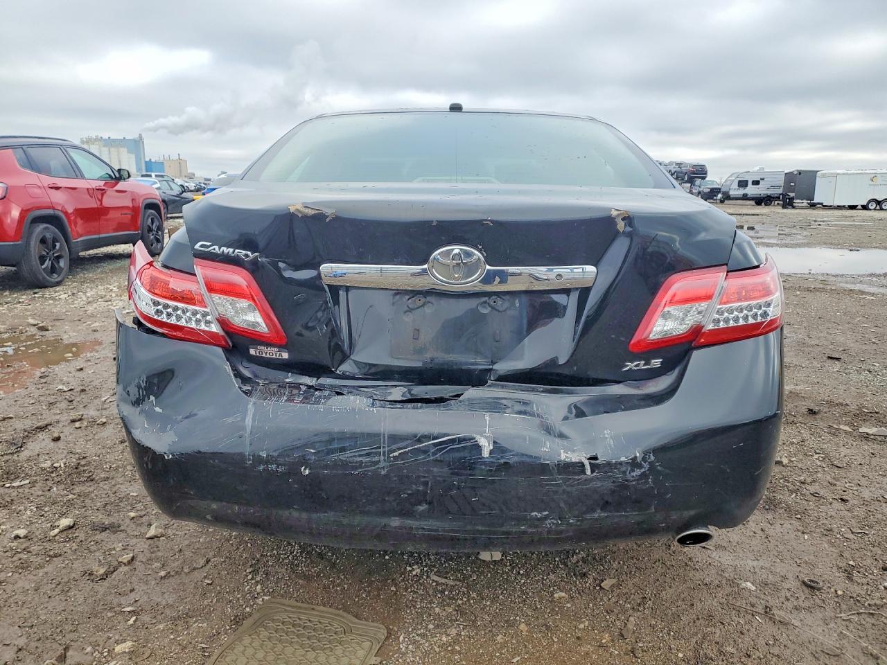 2010 TOYOTA CAMRY photo 6