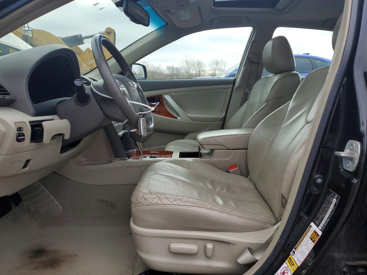 2010 TOYOTA CAMRY photo 7
