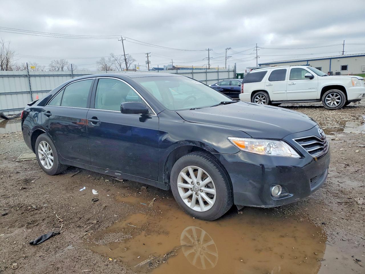 2010 TOYOTA CAMRY photo 4
