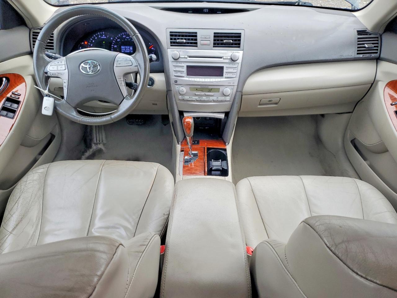 2010 TOYOTA CAMRY photo 8