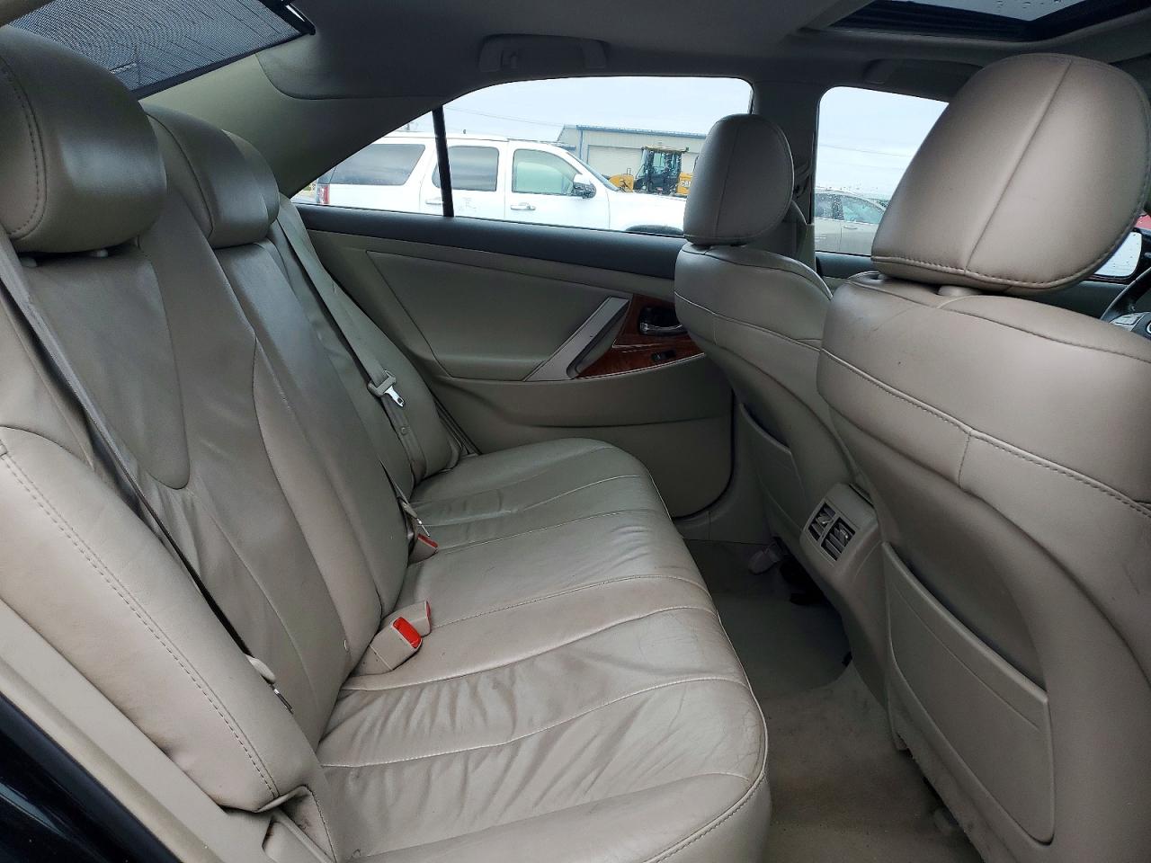 2010 TOYOTA CAMRY photo 10