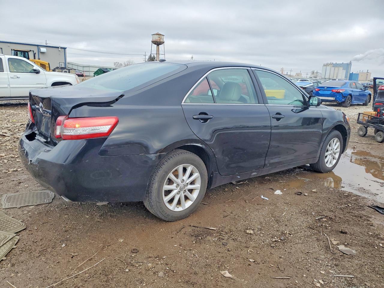 2010 TOYOTA CAMRY photo 3