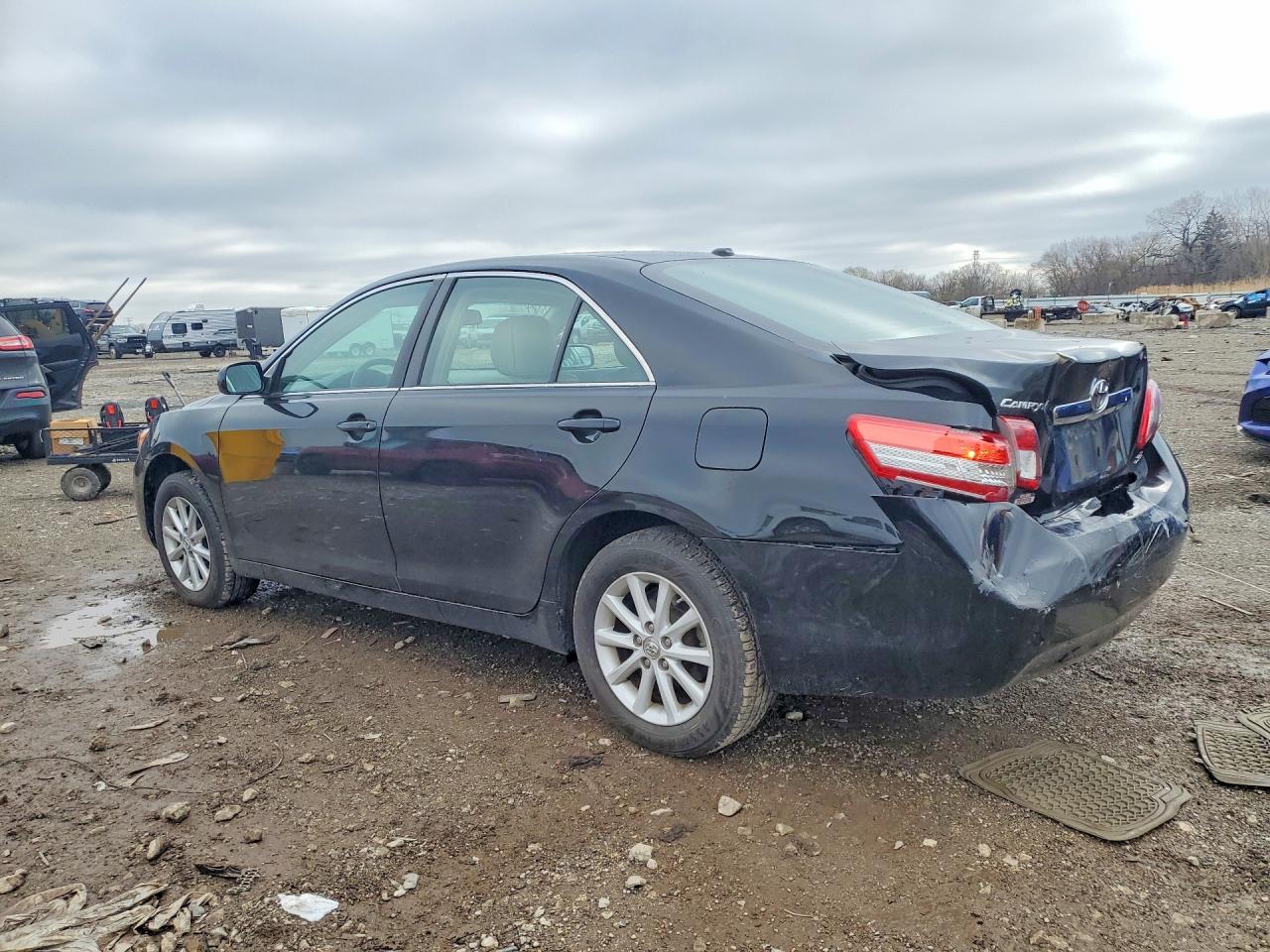 2010 TOYOTA CAMRY photo 2