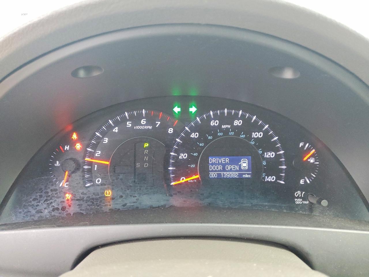 2010 TOYOTA CAMRY photo 9