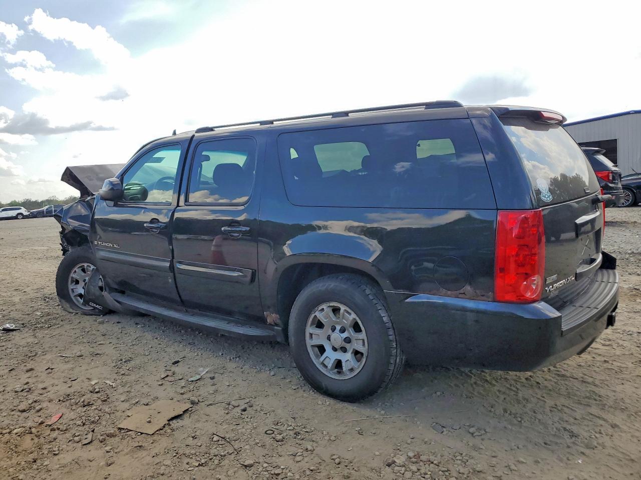 2007 GMC YUKON XL C1500 photo 4