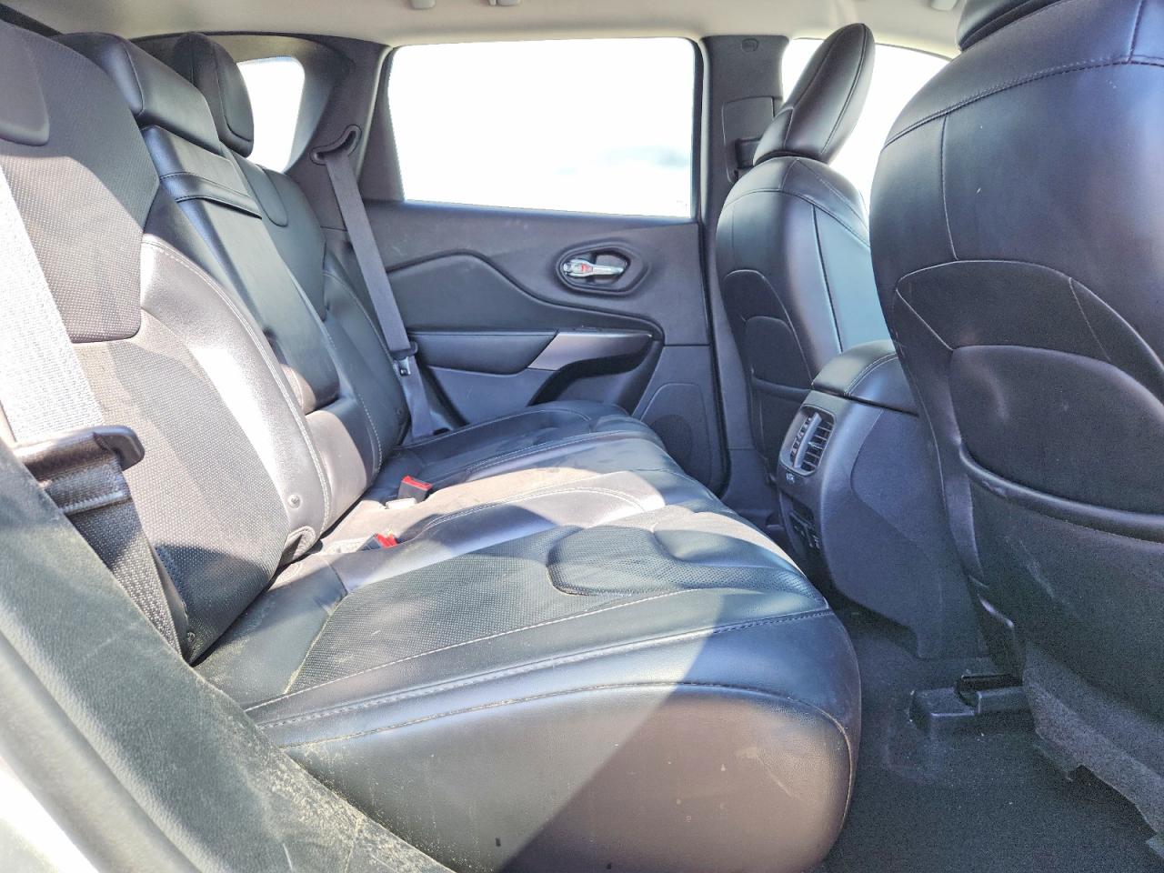 2019 JEEP CHEROKEE LIMITED photo 11
