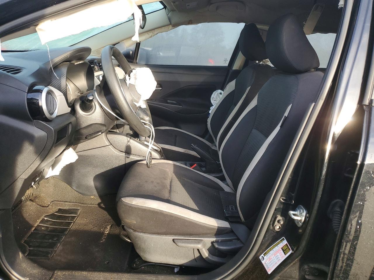 2021 NISSAN VERSA SV photo 7