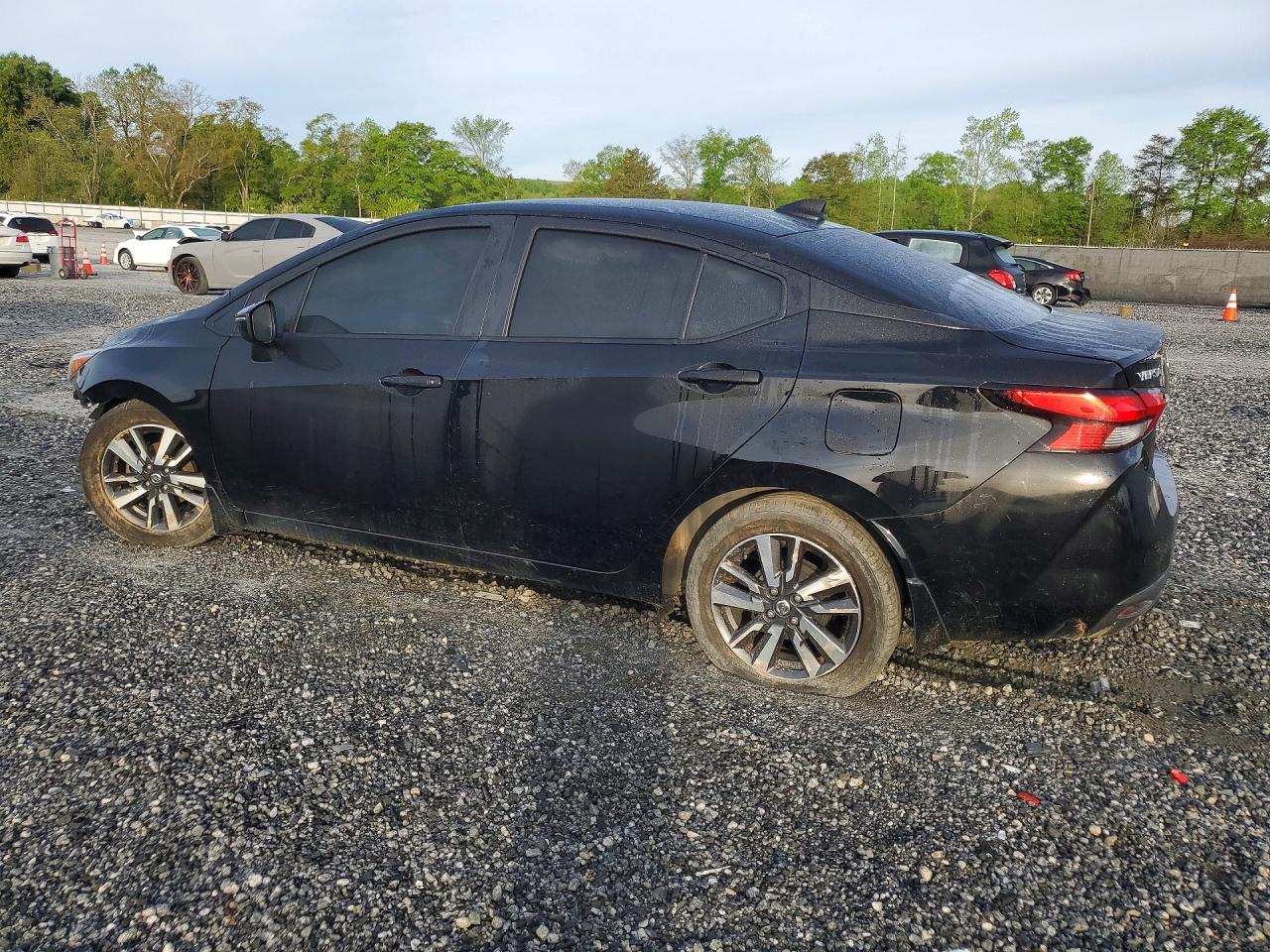 2021 NISSAN VERSA SV photo 2